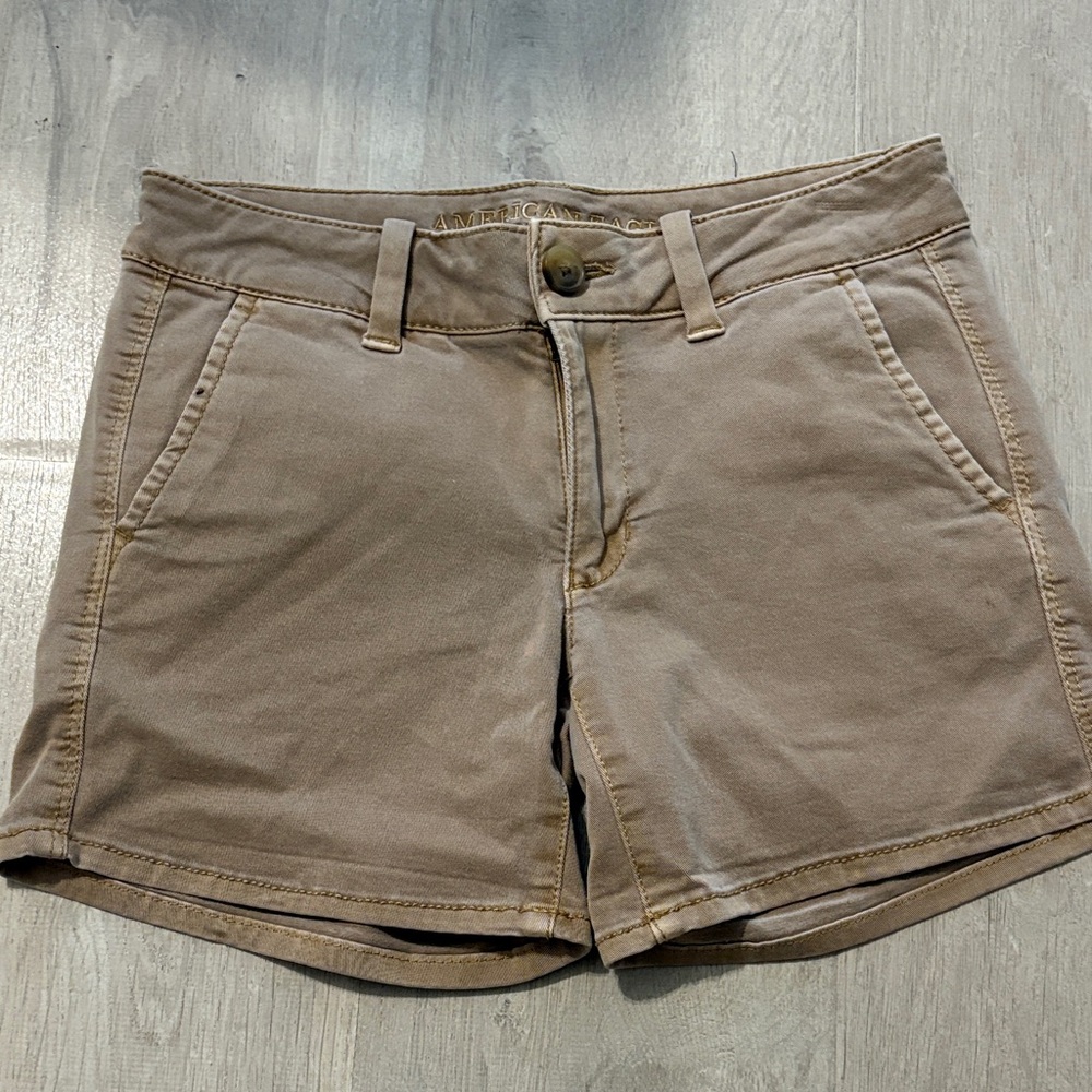Women’s khaki twill shorts